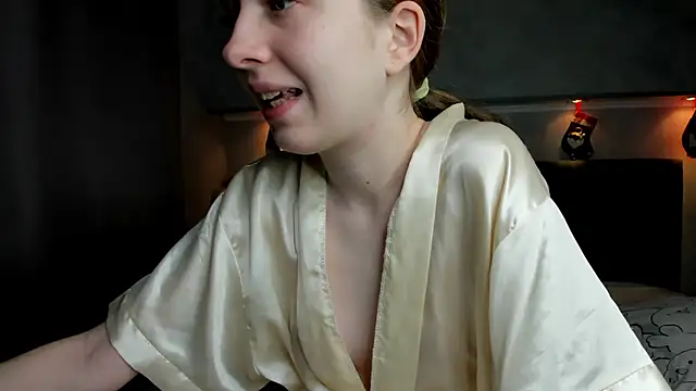 Camilla Kelly online show from December 4, 1:04 am