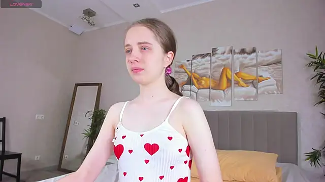 Camilla Kelly online show from April 17, 1:08 am