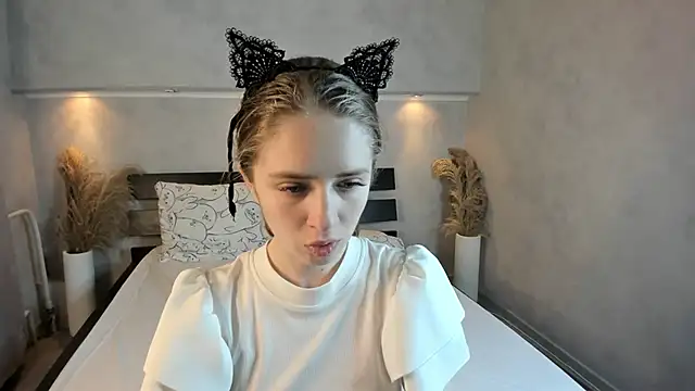 Camilla Kelly online show from October 27, 1:28 am