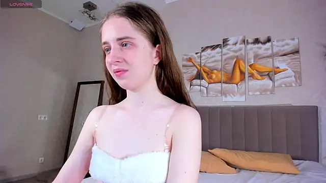 Camilla Kelly online show from April 6, 1:12 am