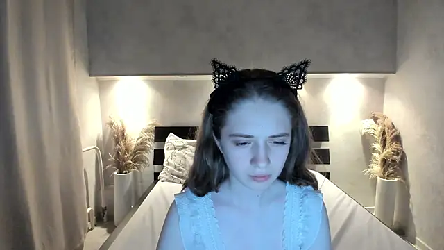 Camilla Kelly online show from October 26, 1:17 am