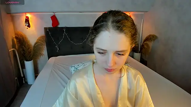 Camilla Kelly online show from February 12, 1:16 am