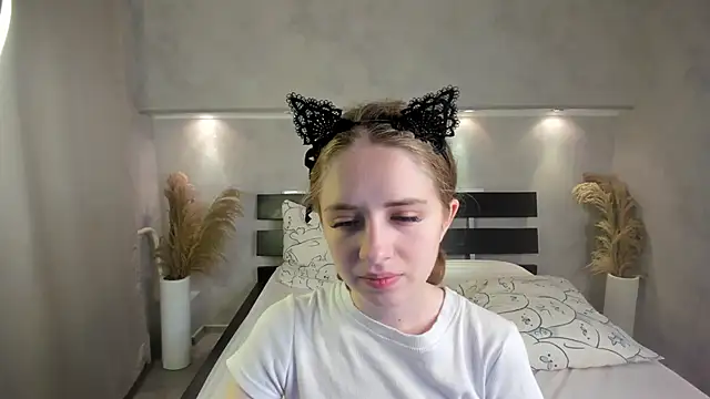 Snapshot of Camilla_Kelly chatting on October 11, 1:06 am Camilla Kelly online show from October 11, 1:06 am