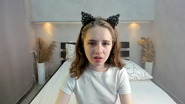Snapshot of Camilla_Kelly chatting on October 13, 1:07 am Camilla Kelly online show from October 13, 1:07 am