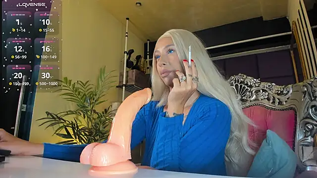Snapshot of spicyxmilf chatting on June 21, 4:07 am spicyxmilf online show from June 21, 4:07 am