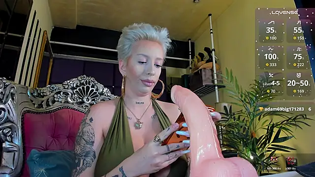 Snapshot of spicyxmilf chatting on February 3, 5:38 am spicyxmilf online show from February 3, 5:38 am