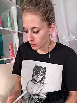Snapshot of TheRealJessyLey chatting on October 5, 10:39 am TheRealJessyLey online show from October 5, 10:39 am