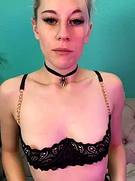 Snapshot of TheRealJessyLey chatting on November 28, 7:08 am TheRealJessyLey online show from November 28, 7:08 am