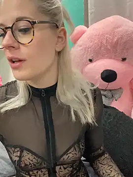 Snapshot of TheRealJessyLey chatting on November 12, 7:12 am TheRealJessyLey online show from November 12, 7:12 am