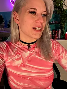 Snapshot of TheRealJessyLey chatting on December 5, 7:01 pm TheRealJessyLey online show from December 5, 7:01 pm