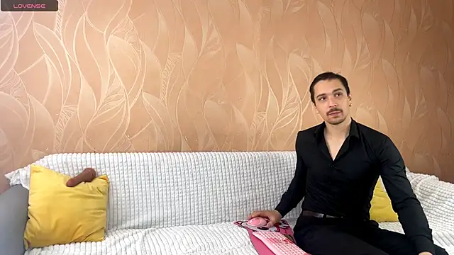 Snapshot of VelvetMiley chatting on November 28, 4:12 am VelvetMiley online show from November 28, 4:12 am