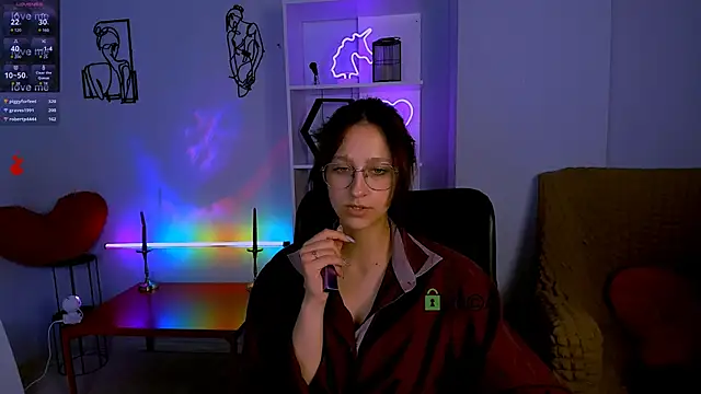 Snapshot of lau_ra_queen chatting on November 28, 1:39 am lau ra queen online show from November 28, 1:39 am