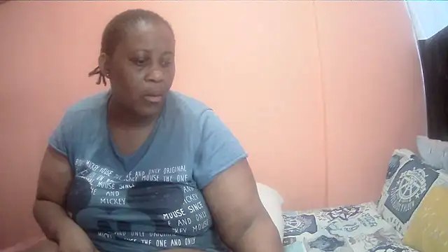 HUGEASSXXXXX online show from December 18, 4:06 am