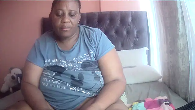 HUGEASSXXXXX online show from February 15, 5:08 am