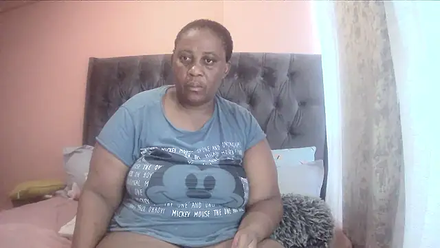 HUGEASSXXXXX online show from January 18, 4:38 am