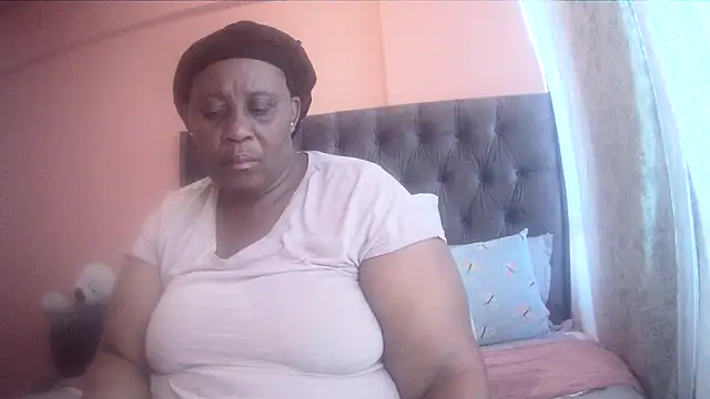 HUGEASSXXXXX online show from March 19, 5:18 am