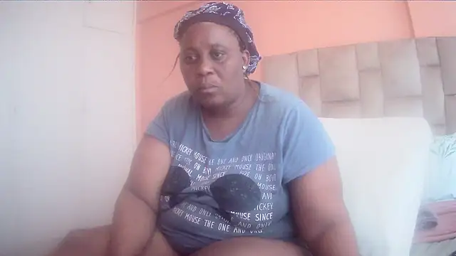 HUGEASSXXXXX online show from April 15, 6:52 am