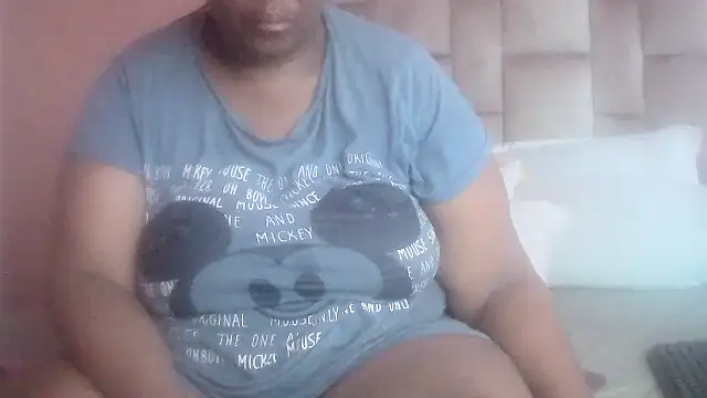 HUGEASSXXXXX online show from April 12, 5:00 am