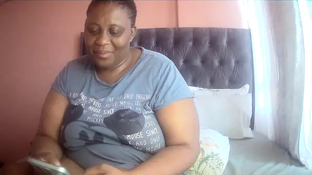 HUGEASSXXXXX online show from February 12, 5:18 am