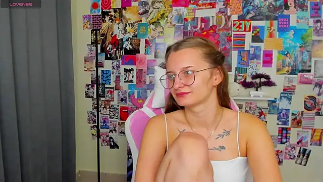 Maryyy May online show from October 8, 9:59 pm