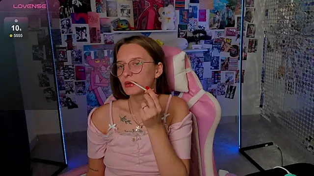 Maryyy May online show from September 10, 6:07 pm