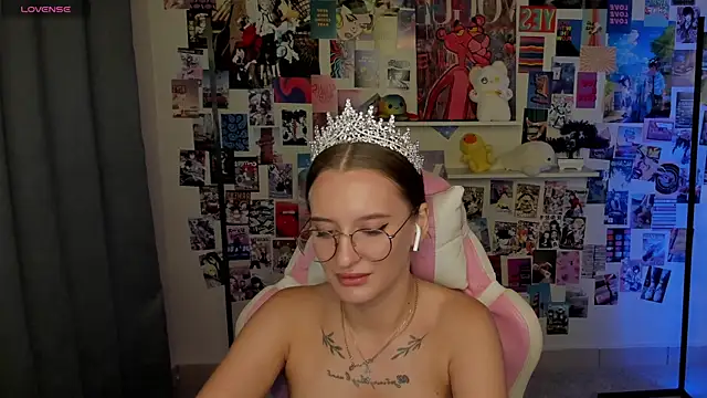 Maryyy May online show from September 18, 4:54 pm