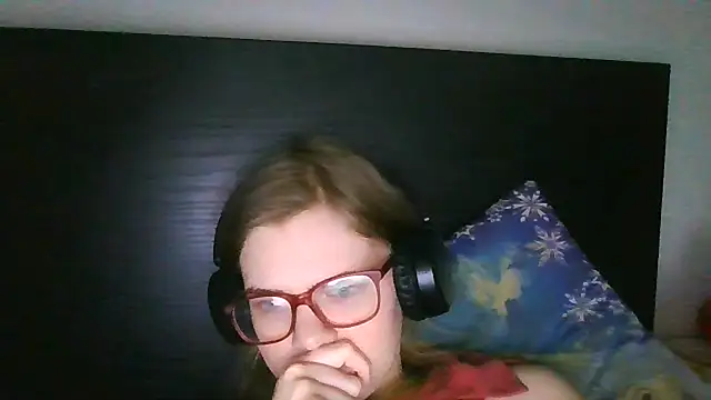 Moonolighta online show from December 3, 12:26 pm