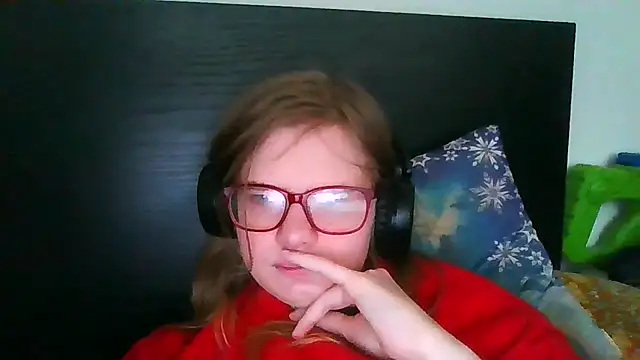 Snapshot of Moonolighta chatting on February 15, 8:57 am Moonolighta online show from February 15, 8:57 am