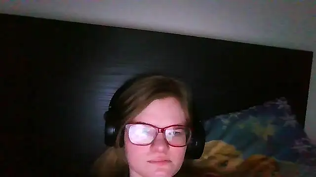 Moonolighta online show from December 4, 12:48 pm