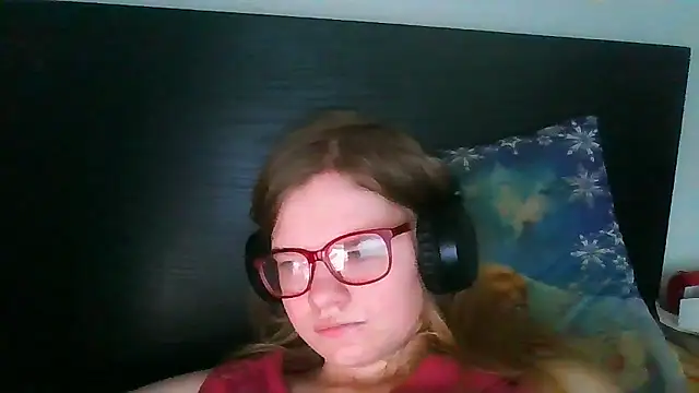 Moonolighta online show from November 6, 9:24 am