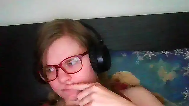 Snapshot of Moonolighta chatting on September 23, 9:49 am Moonolighta online show from September 23, 9:49 am