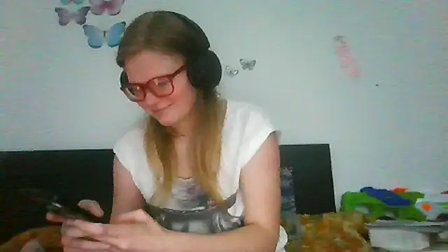 Snapshot of Moonolighta chatting on March 2, 1:18 pm Moonolighta online show from March 2, 1:18 pm