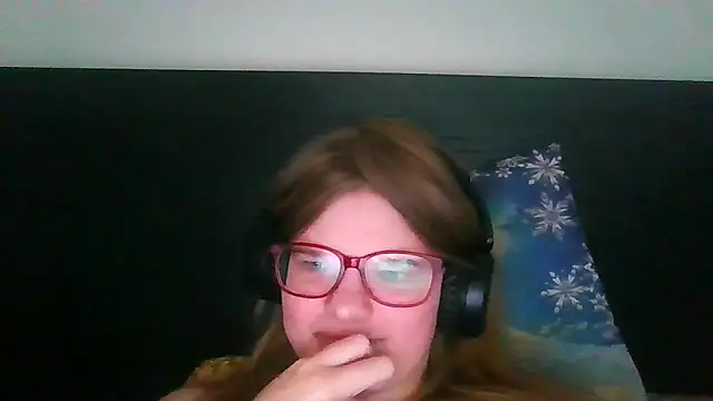 Snapshot of Moonolighta chatting on October 7, 7:42 am Moonolighta online show from October 7, 7:42 am