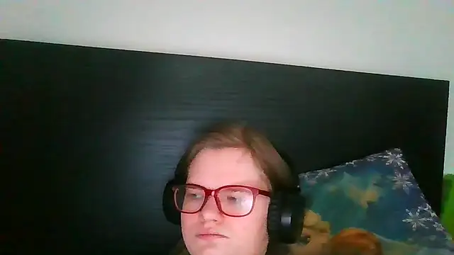 Snapshot of Moonolighta chatting on February 2, 9:30 am Moonolighta online show from February 2, 9:30 am