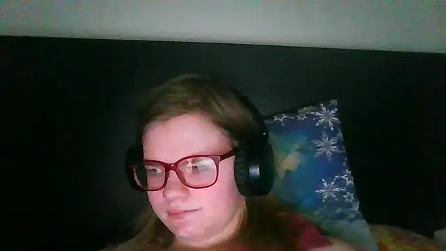 Moonolighta online show from October 27, 8:04 am