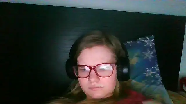 Moonolighta online show from November 5, 7:55 am