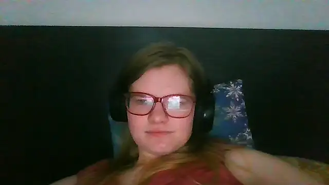 Moonolighta online show from October 26, 7:53 am