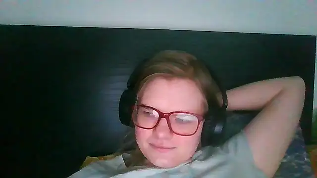 Moonolighta online show from April 8, 11:44 am