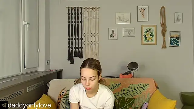 Snapshot of daddyonlyloveme chatting on November 2, 9:09 pm daddyonlyloveme online show from November 2, 9:09 pm