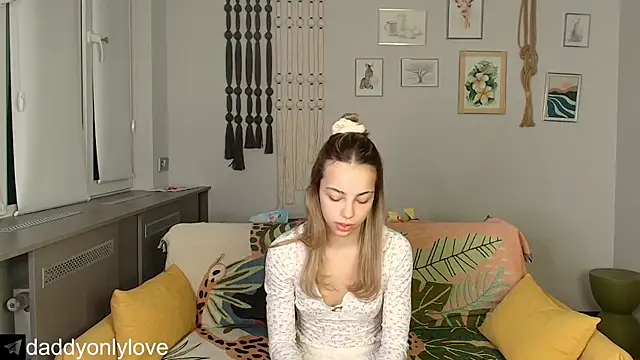 Snapshot of daddyonlyloveme chatting on November 5, 9:18 pm daddyonlyloveme online show from November 5, 9:18 pm