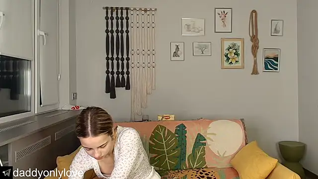 Snapshot of daddyonlyloveme chatting on October 21, 7:46 pm daddyonlyloveme online show from October 21, 7:46 pm