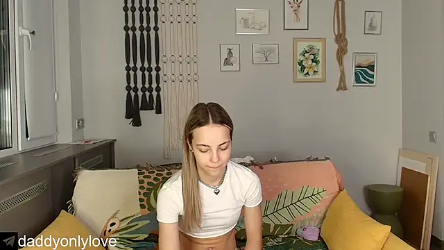 Snapshot of daddyonlyloveme chatting on November 13, 9:19 pm daddyonlyloveme online show from November 13, 9:19 pm