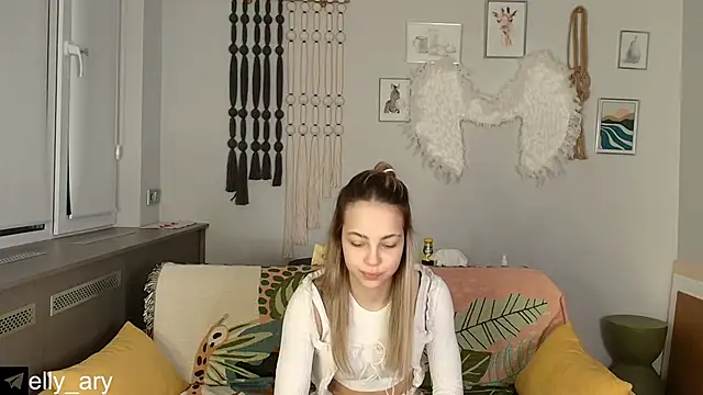 Snapshot of daddyonlyloveme chatting on November 27, 9:15 pm daddyonlyloveme online show from November 27, 9:15 pm