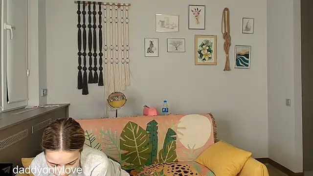 Snapshot of daddyonlyloveme chatting on October 24, 8:19 pm daddyonlyloveme online show from October 24, 8:19 pm