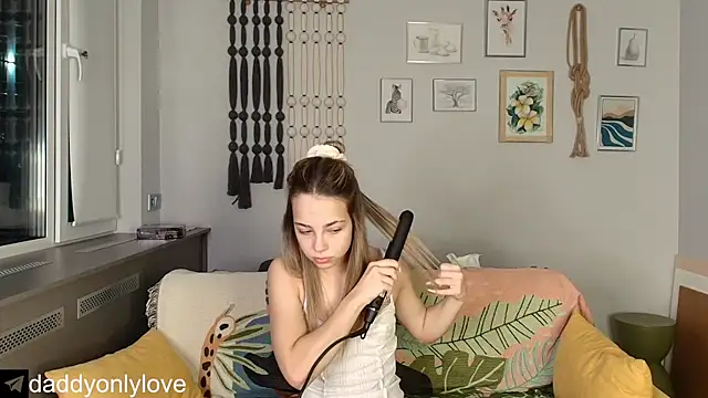 Snapshot of daddyonlyloveme chatting on November 17, 9:19 pm daddyonlyloveme online show from November 17, 9:19 pm