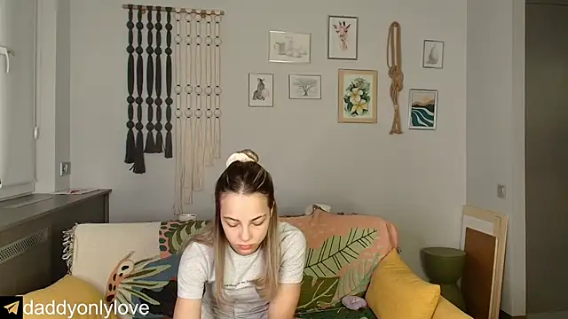 Snapshot of daddyonlyloveme chatting on November 15, 9:19 pm daddyonlyloveme online show from November 15, 9:19 pm