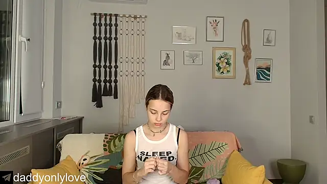 Snapshot of daddyonlyloveme chatting on November 11, 9:09 pm daddyonlyloveme online show from November 11, 9:09 pm