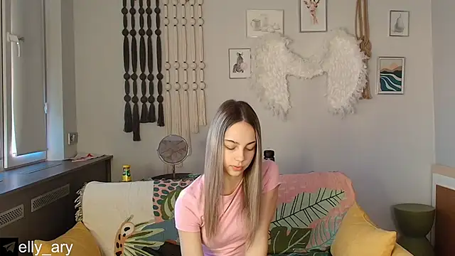 Snapshot of daddyonlyloveme chatting on December 13, 9:21 pm daddyonlyloveme online show from December 13, 9:21 pm