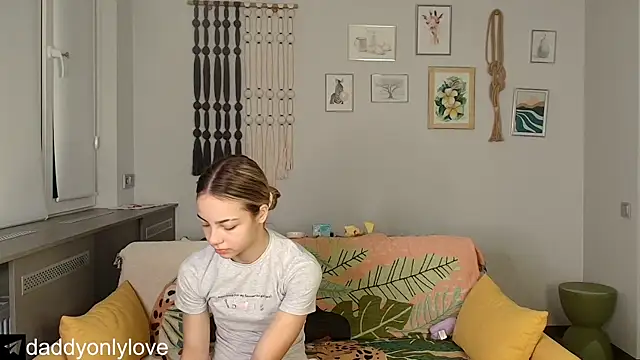 Snapshot of daddyonlyloveme chatting on November 4, 9:07 pm daddyonlyloveme online show from November 4, 9:07 pm