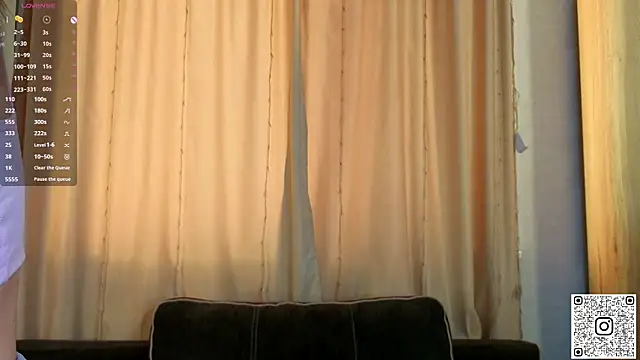 Snapshot of BlushinBloom chatting on September 28, 6:20 am BlushinBloom online show from September 28, 6:20 am